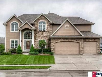 1905 Petersen Dr, Papillion, NE, 68046