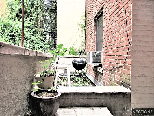 Rented by City Connections Realty | media 19