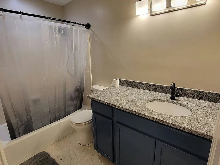 741 Longwood Dr — Photo 5