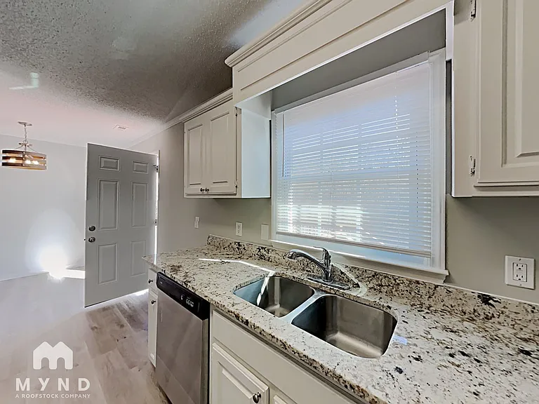 512 Basswood Way — Photo 3