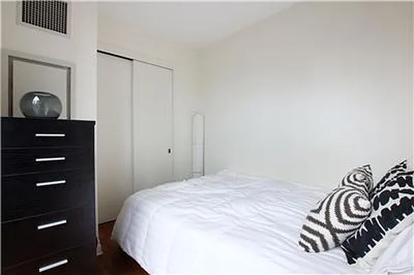 Sold by Warburg | media 4