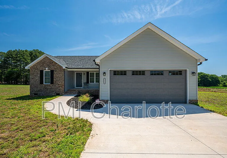 2128 Chatfield Rd — Photo 1