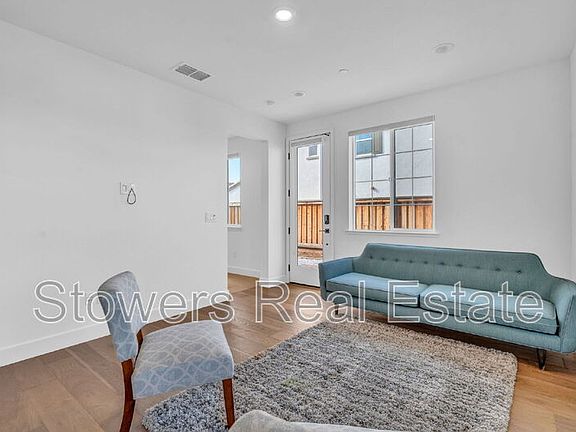 3rd image of 176 Raven Cir