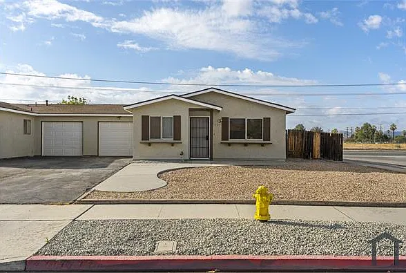 2 bed, 827 sqft, $1,995 — Photo 1