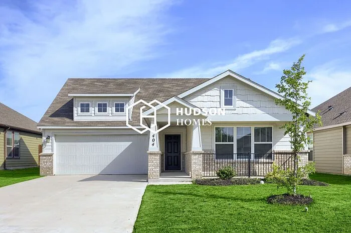404 Rose Ave — Photo 1