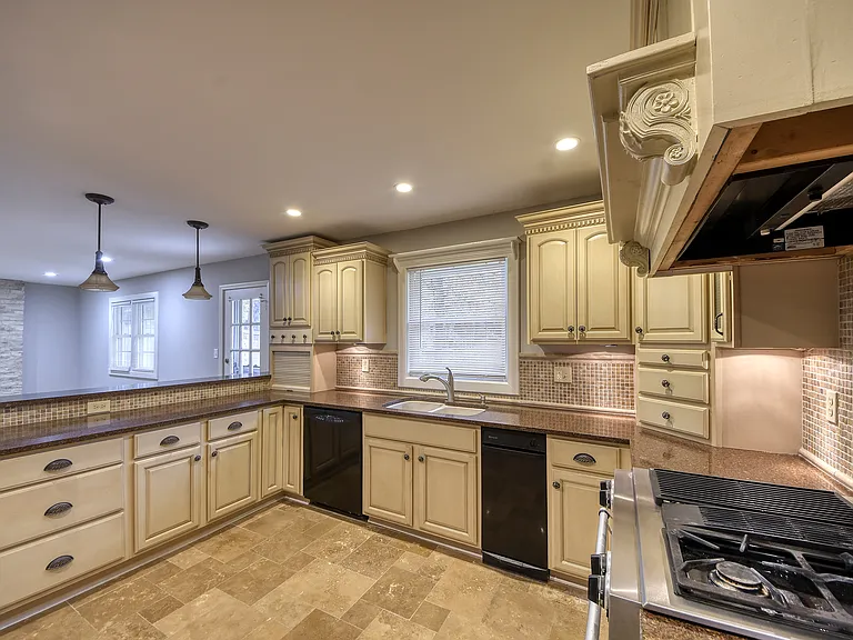 6819 NW Park Plaza Dr — Photo 7