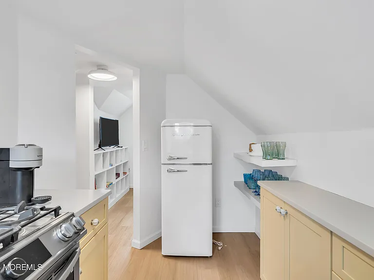 611 3rd Ave #2 — Photo 24