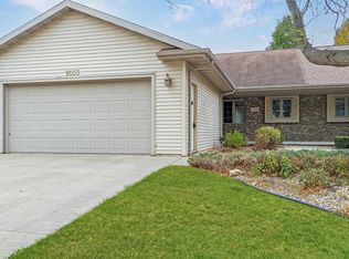 2033 Autumn Ln, Kaukauna, WI 54130