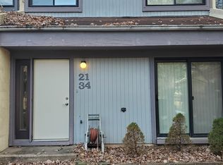 2134 Cartwright Pl, Reston, VA 20191