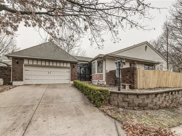 12800 Cambridge Rd, Leawood, KS 66209