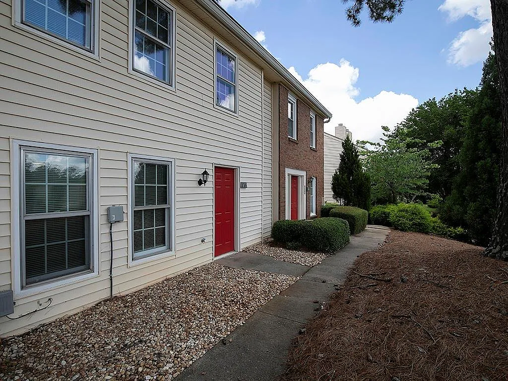 2 bed, 2.5 bath, 1240 sqft, $2,000 — Photo 2