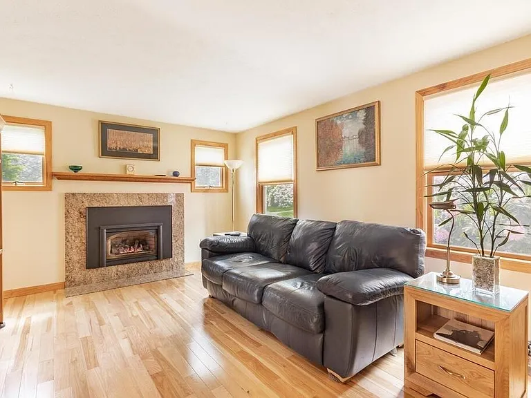 34 Highbridge Hl — Photo 5