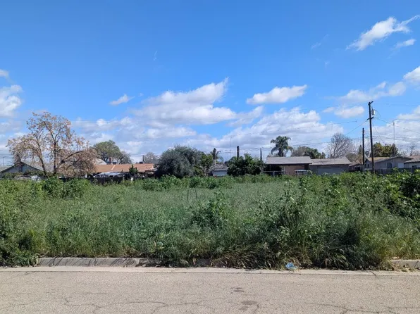 914 L St, Sanger, CA 93657