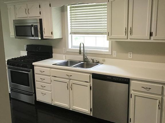 3rd image of 10029 Hunter Trace Dr