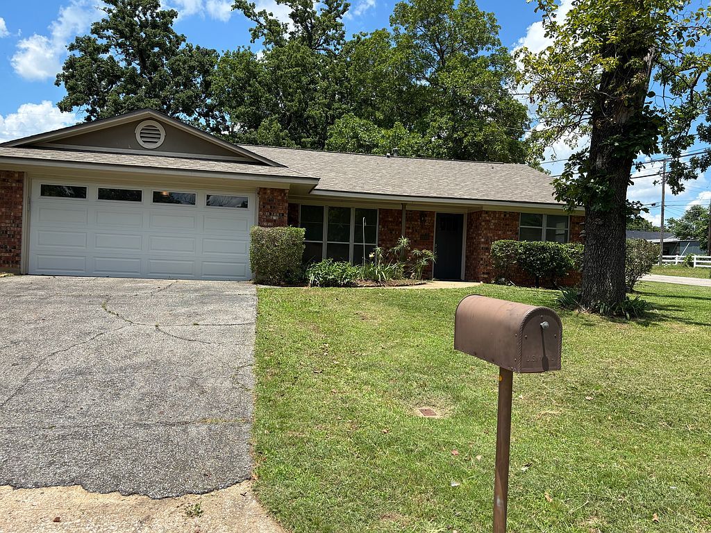1301 Crestview Dr - Property Image
