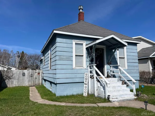 525 N 18th St, Escanaba, MI 49829