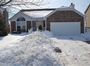 1021 Cambridge Dr, Grayslake, IL 60030
