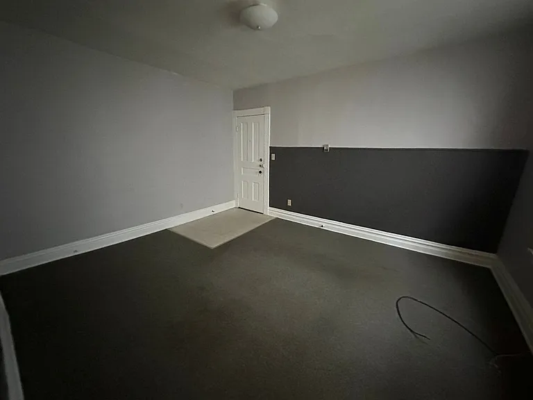 324 W 8th St — Photo 10