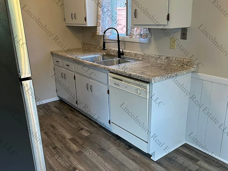 1015 Summit Ave #2 — Photo 2