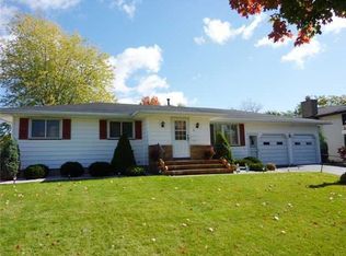 8 Rocklea Dr, Gates, NY 14624