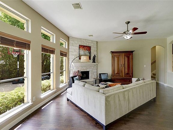 4th image of 801 Bassington Ct