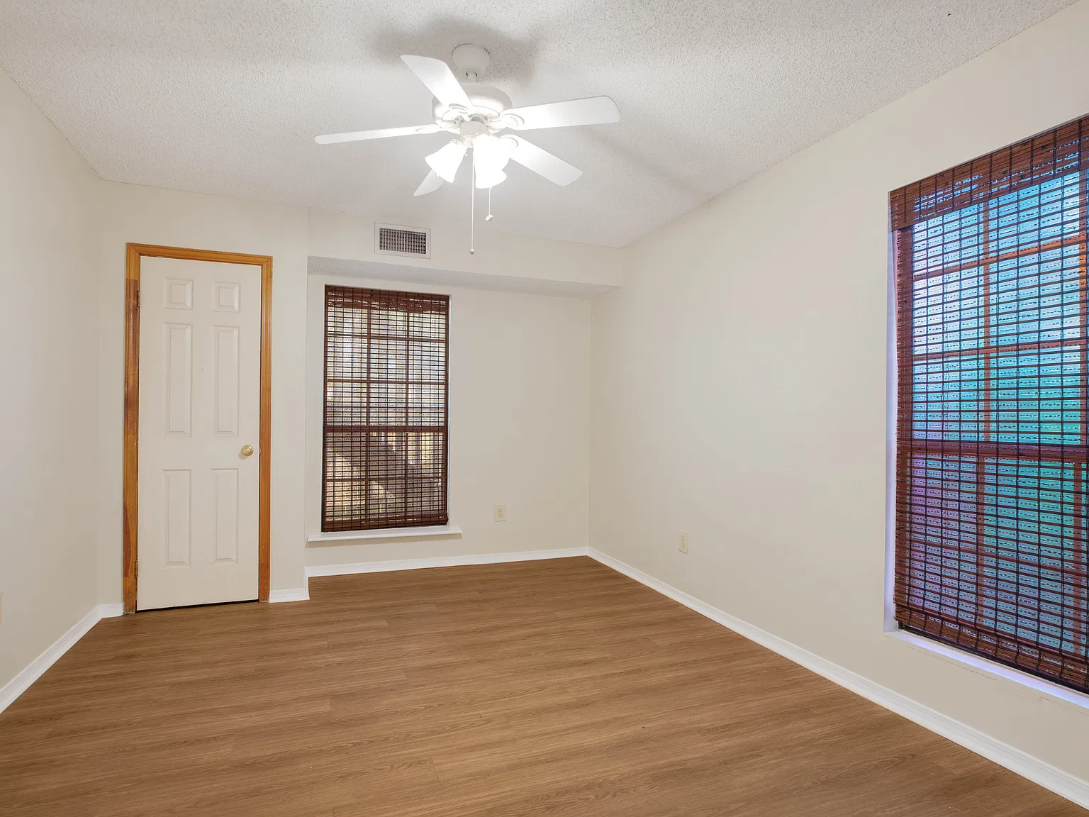 2 bed, 800 sqft, $1,025 — Photo 2