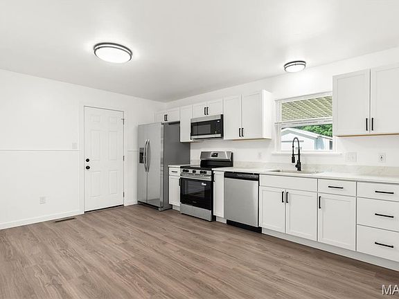 4th image of 4843 Woodland Dr