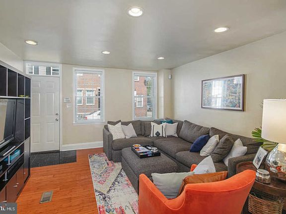 4th image of 2202 Montrose St