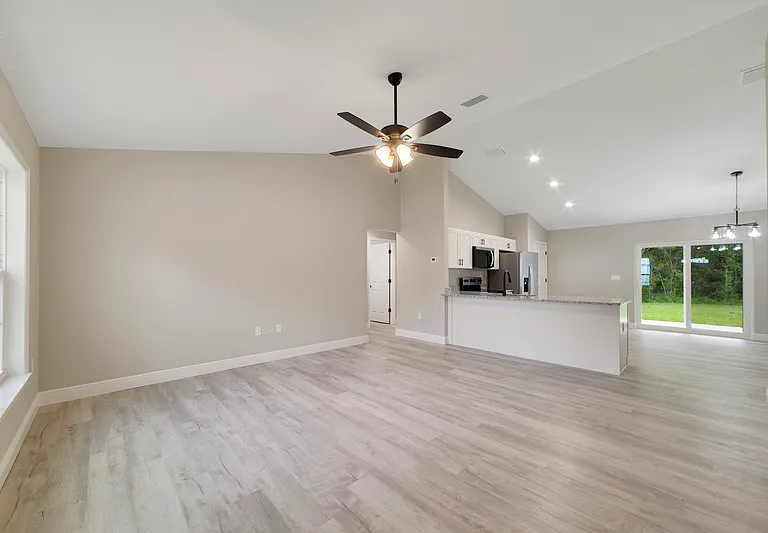 8949 N Cortlandt Dr — Photo 2