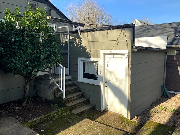 4 Bedroom, 1.5 Bath House — Photo 34