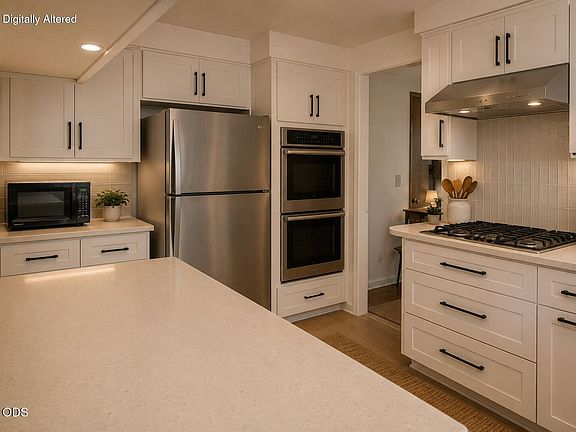 5th image of 435 E C St