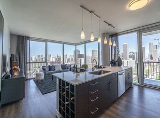 Niche 905, Chicago, IL 60610