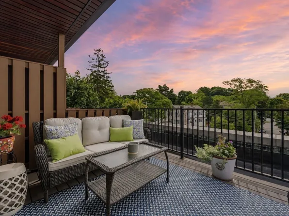 1 Saint Clare Rd APT 16, Medford, MA 02155