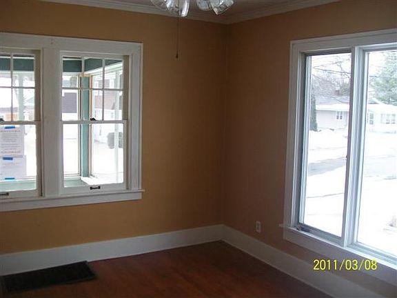 3rd image of 875 Beechwood St NE