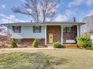 1001 Tsatanuga Rd, Hixson, TN 37343