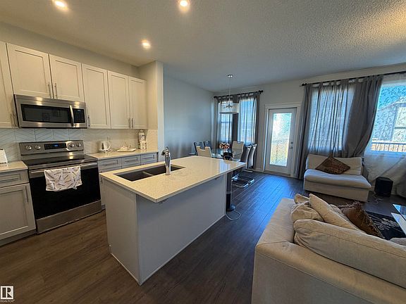 5th image of 2628 Donaghey Cres SW