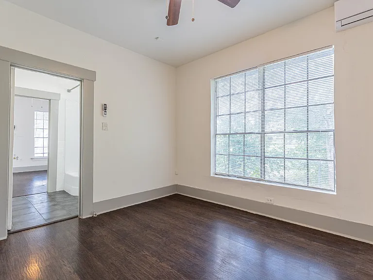 706 Canton — Photo 16