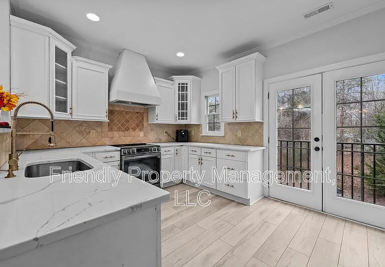 812 Pisgah Church Rd #G — Photo 6