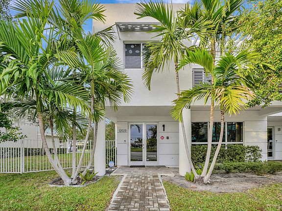 2nd image of 1202 Lucerne Avenue #D