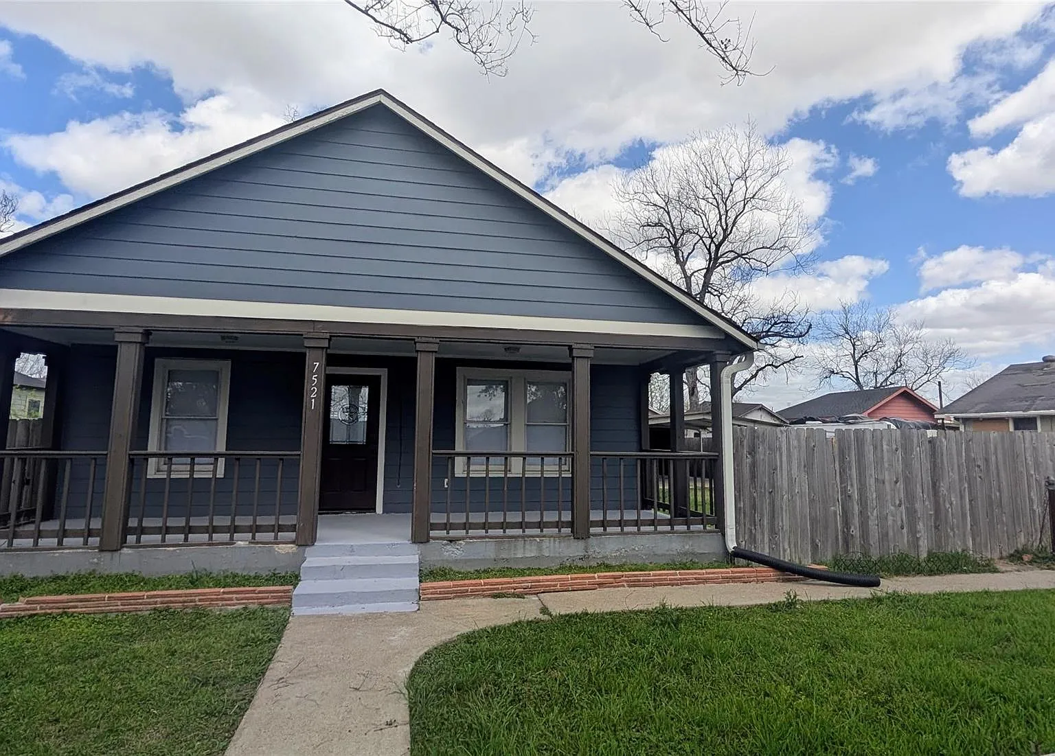 3 bed, 2.0 bath, 1400 sqft, $1,695 — Photo 1