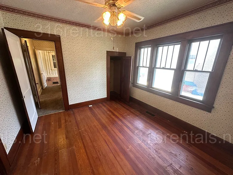 137 N Athenian Ave — Photo 9