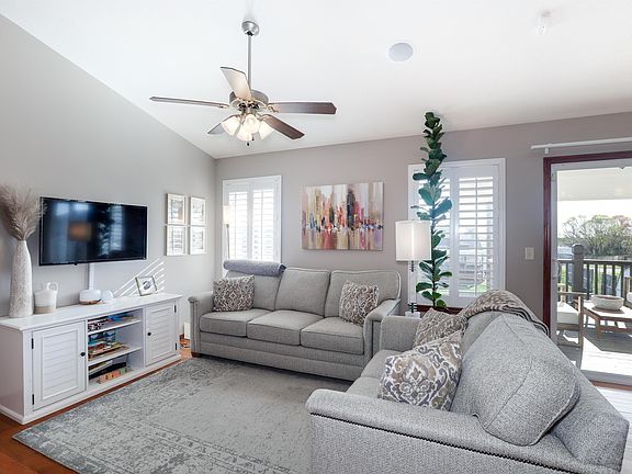 5th image of 2518 N Woodridge St