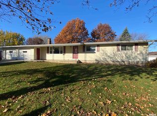 402 Minuet Dr, Cambridge, IL 61238