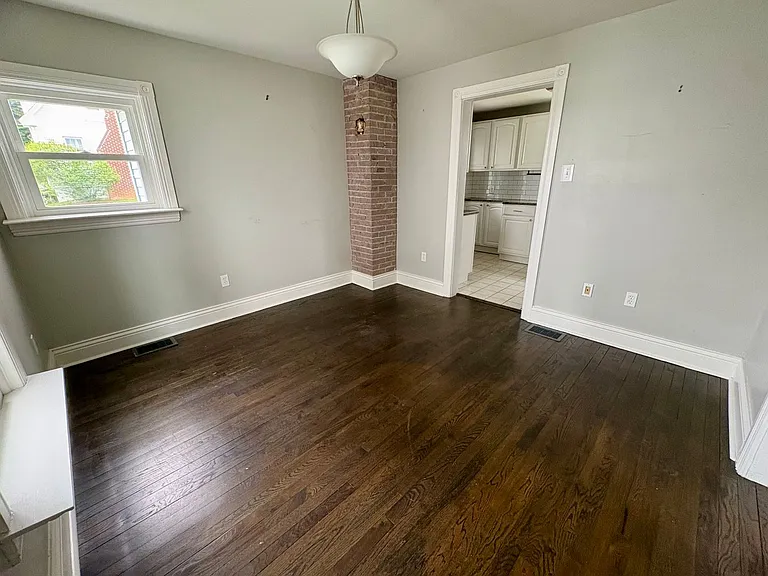 348 E Derry Rd — Photo 14