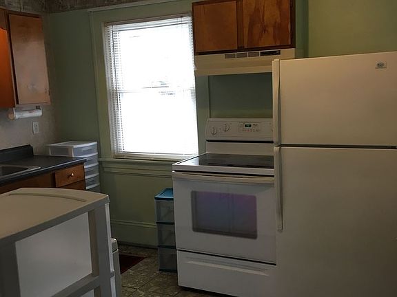5th image of 463 Arbutus Ave SE #B