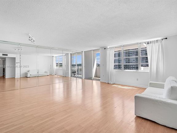 4th image of 2780 NE 183rd St APT 504
