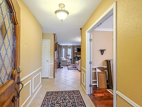 3rd image of 5527 Glenmere Ln