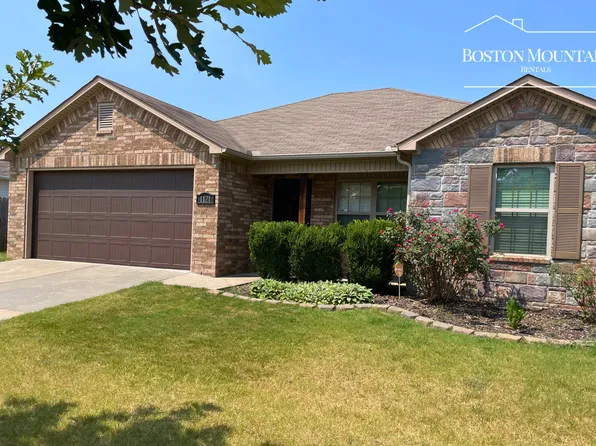 1121 S Apollo Dr, Fayetteville, AR 72701