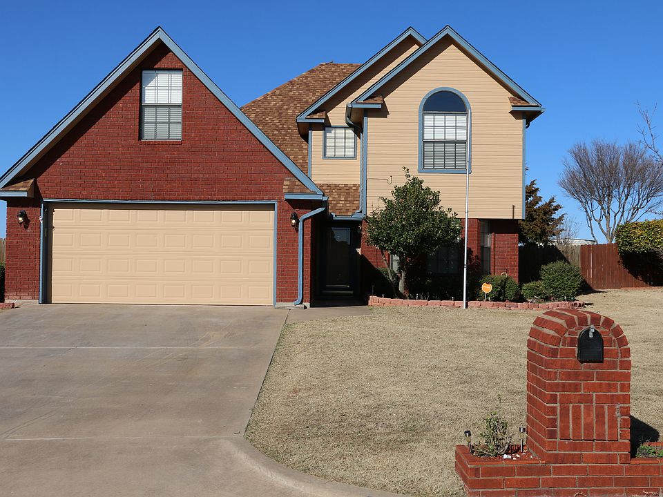 402 SE Lancelot Ln