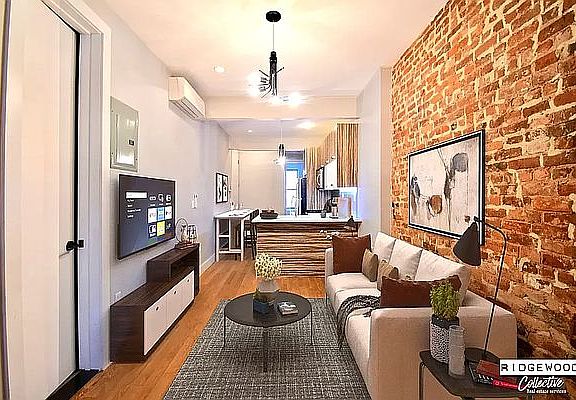 2nd image of 540 Bainbridge St #2B